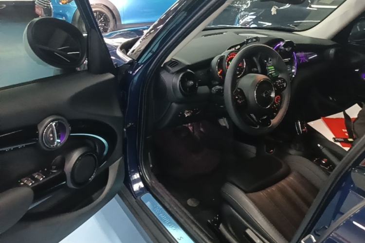 Used MINI 2019 2.0T COOPER S Artist Five-Door Edition Driver Seat
