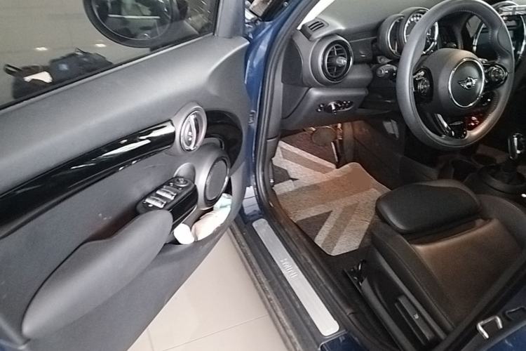 Used MINI 2019 1.5T COOPER Artist Five-Door Edition Driver Seat