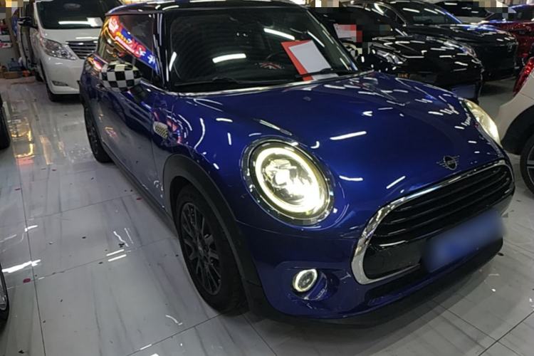 Used MINI 2019 1.5T COOPER Classic Edition Front Right 45 Deg
