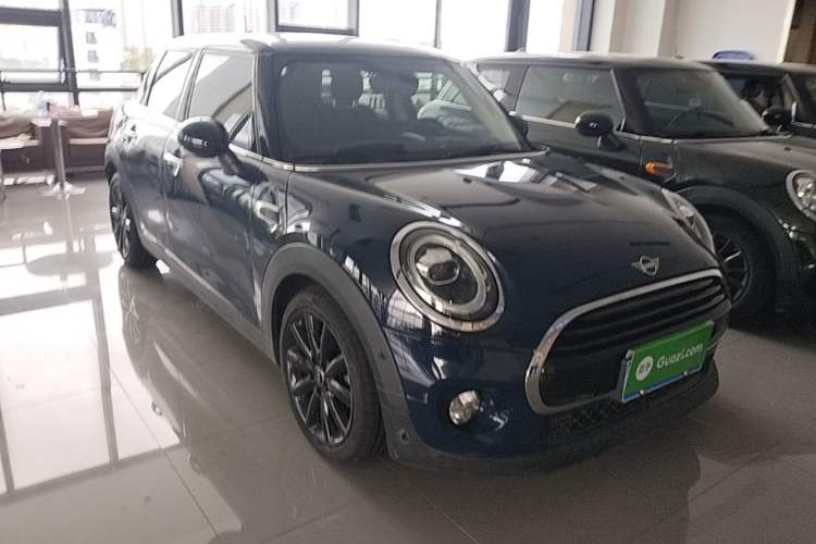 Used MINI 2019 1.5T COOPER Artist Five-Door Edition Front Right 45 Deg