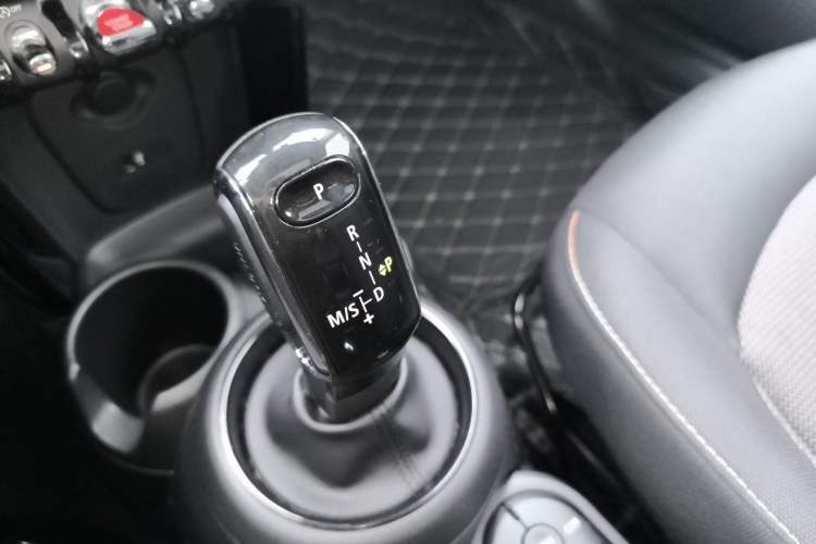 Used MINI 2019 1.5T ONE PLUS Gear Lever