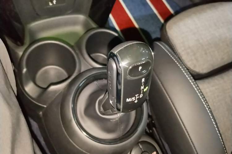 Used MINI 2019 1.5T COOPER Classic Edition Five-Door Version Gear Lever
