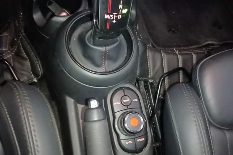 Used MINI 2019 2.0T COOPER S Classic Edition Gear Lever