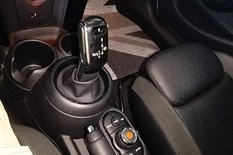 Used MINI 2019 1.5T COOPER Artist Five-Door Edition Gear Lever