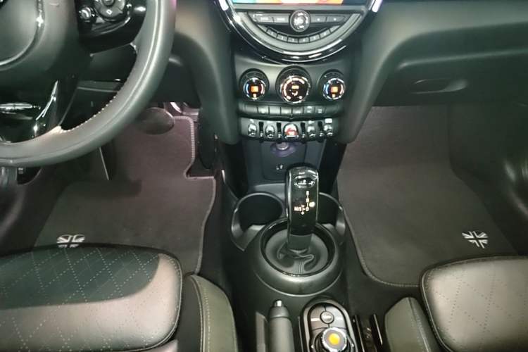 Used MINI 2019 1.5T COOPER Artist Gear Lever