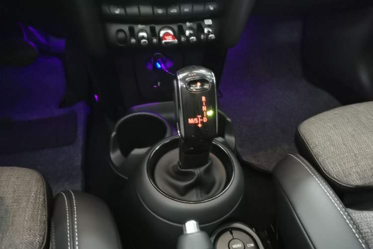 Used MINI 2019 1.5T COOPER Classic Edition Five-Door Version Gear Lever