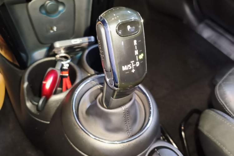 Used MINI 2019 1.5T COOPER Artist Gear Lever