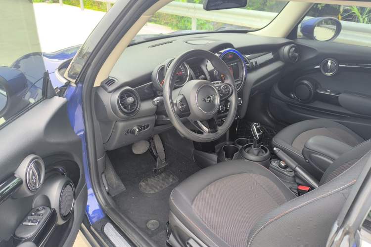 Used MINI 2019 1.5T ONE PLUS Interior 1