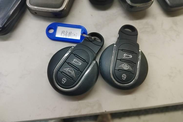 Used MINI 2019 1.5T COOPER Artist Interior 1