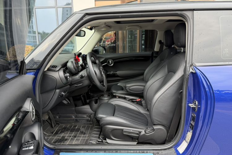 Used MINI 2019 2.0T COOPER S Classic Edition Interior 2