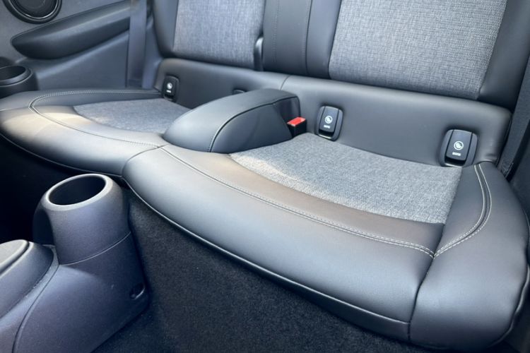 Used MINI 2019 1.5T COOPER Classic Edition Interior 2