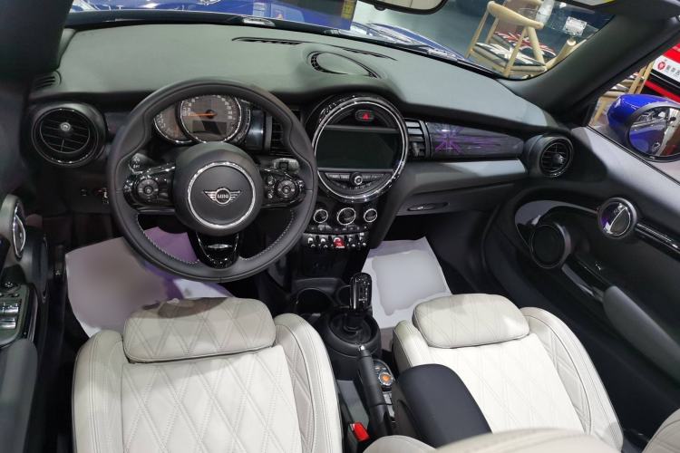 Used MINI 2019 1.5T COOPER CABRIO Artist Interior 2