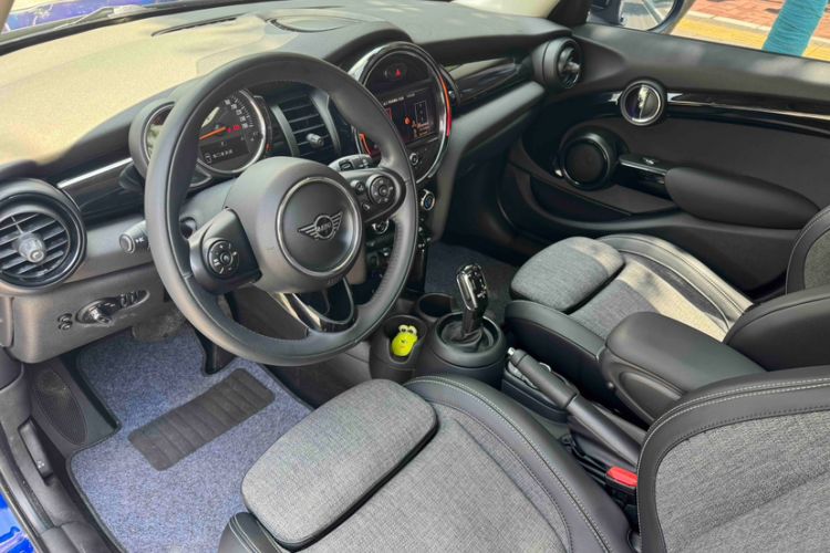 Used MINI 2019 1.5T COOPER Classic Edition Five-Door Version Interior 2