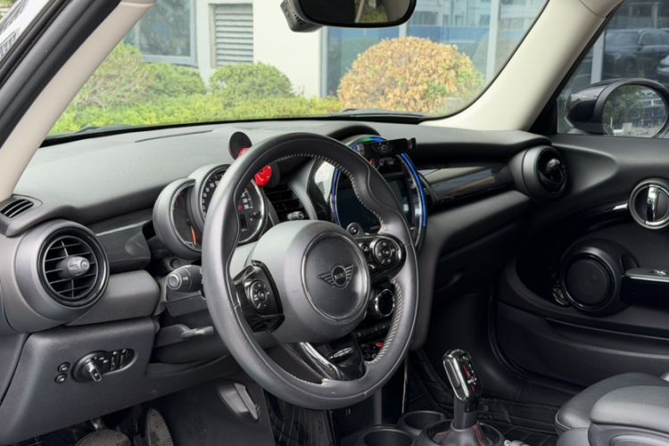 Used MINI 2019 2.0T COOPER S Classic Edition Interior 3