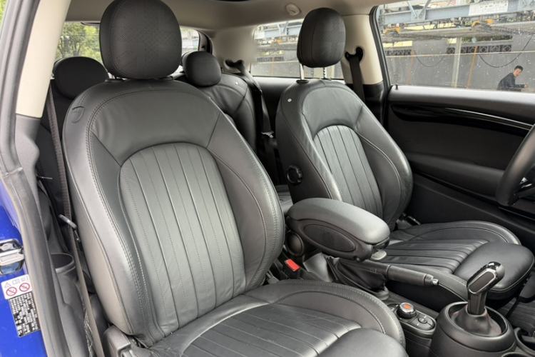 Used MINI 2019 2.0T COOPER S Classic Edition Interior 4