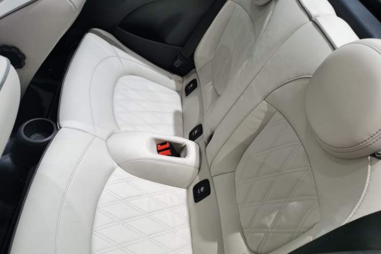 Used MINI 2019 1.5T COOPER CABRIO Artist Interior 4