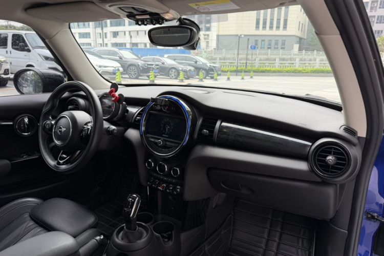 Used MINI 2019 2.0T COOPER S Classic Edition Interior 5