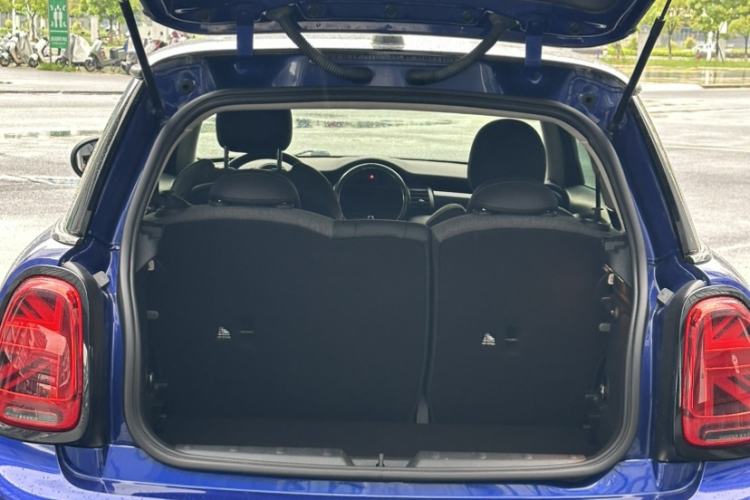 Used MINI 2019 1.5T COOPER Classic Edition Interior 6