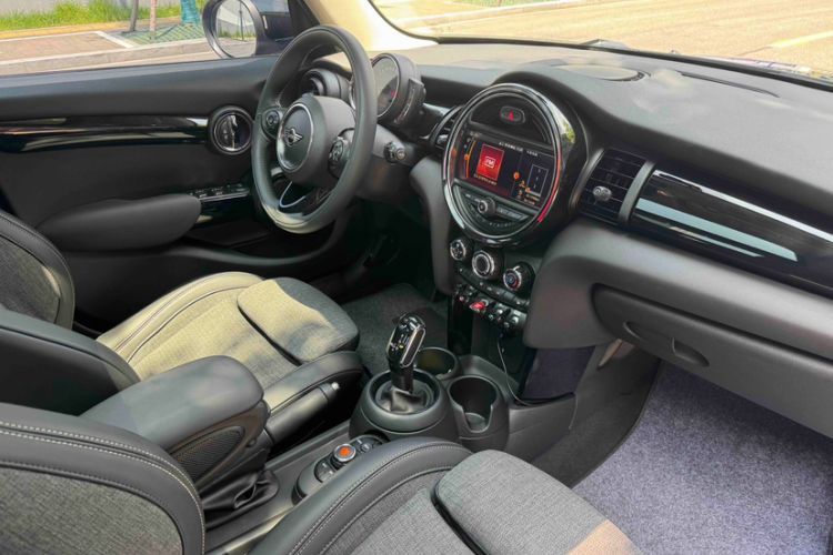 Used MINI 2019 1.5T COOPER Classic Edition Five-Door Version Interior 6
