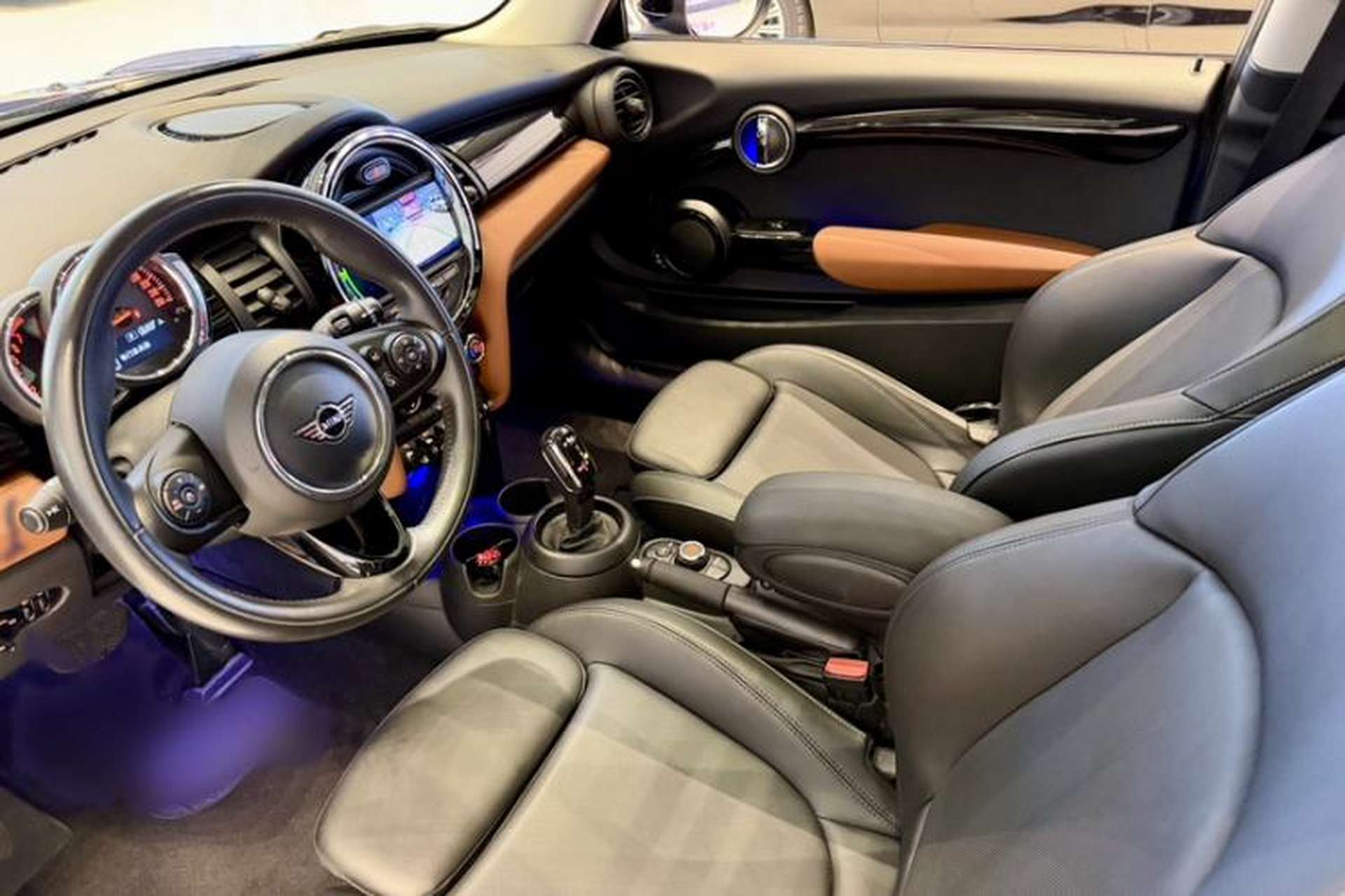 Used MINI 2019 1.5T COOPER Classic Edition Interior 8