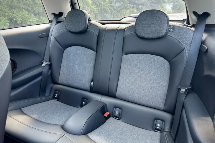 Used MINI 2019 1.5T COOPER Classic Edition Interior 8