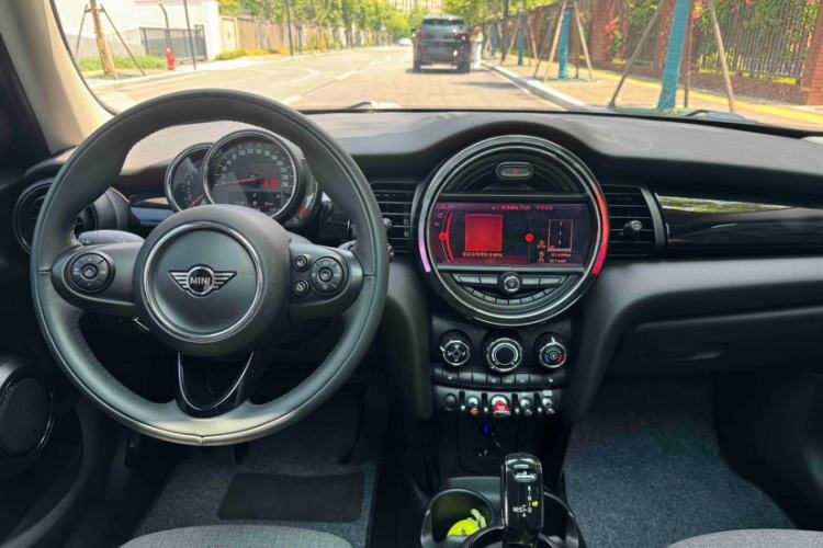 Used MINI 2019 1.5T COOPER Classic Edition Five-Door Version Interior 8
