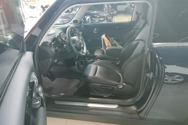 Used MINI 2019 1.5T COOPER Artist Left Front Seat