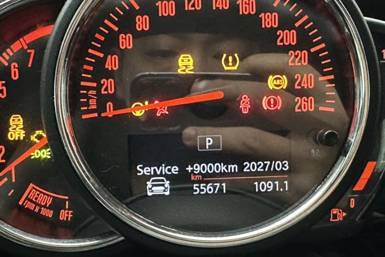 Used MINI 2019 1.5T COOPER Classic Edition Odometer Close Up
