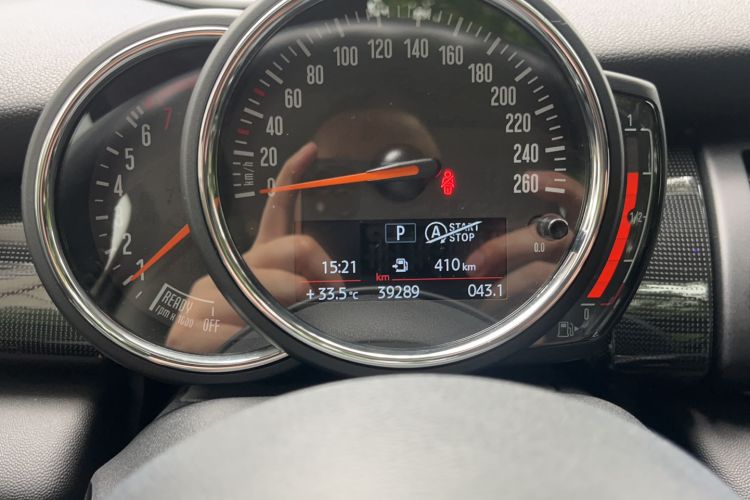 Used MINI 2019 1.5T COOPER Artist Odometer Close Up