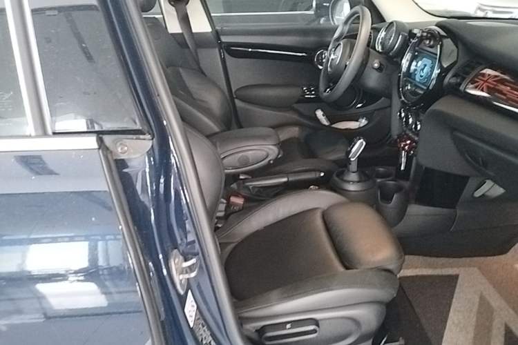 Used MINI 2019 1.5T COOPER Artist Five-Door Edition Right Front Seat