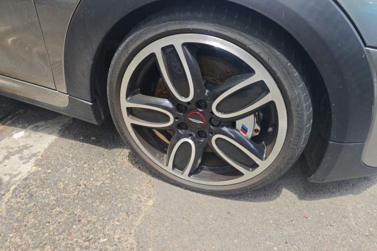 Used MINI 2019 2.0T COOPER S Racing Driver Right Front Wheel Hub