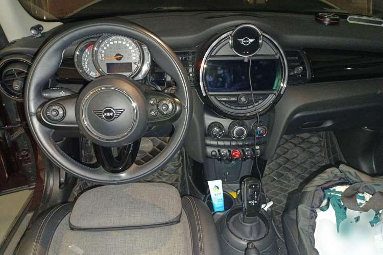 Used MINI 2019 1.5T COOPER Classic Edition Five-Door Version Center Console