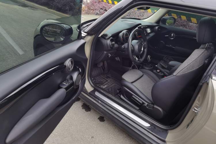 Used MINI 2019 1.5T COOPER Classic Edition Driver Seat