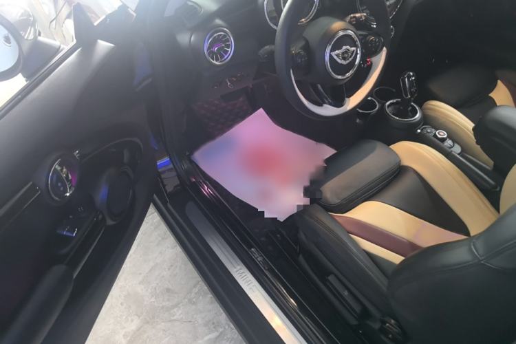 Used MINI 2019 1.5T COOPER Classic Edition Interior 2