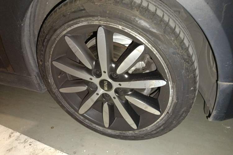 Used MINI 2019 1.5T COOPER Classic Edition Five-Door Version Right Front Wheel Hub