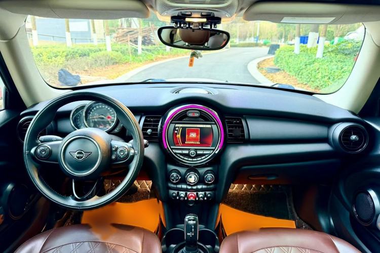 Used MINI 2019 1.5T ONE Interior 1