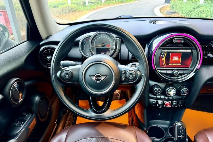 Used MINI 2019 1.5T ONE Interior 2