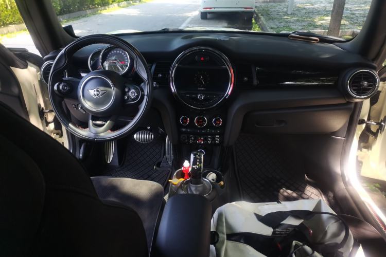 Used MINI 2019 1.5T COOPER Racing Driver Center Console
