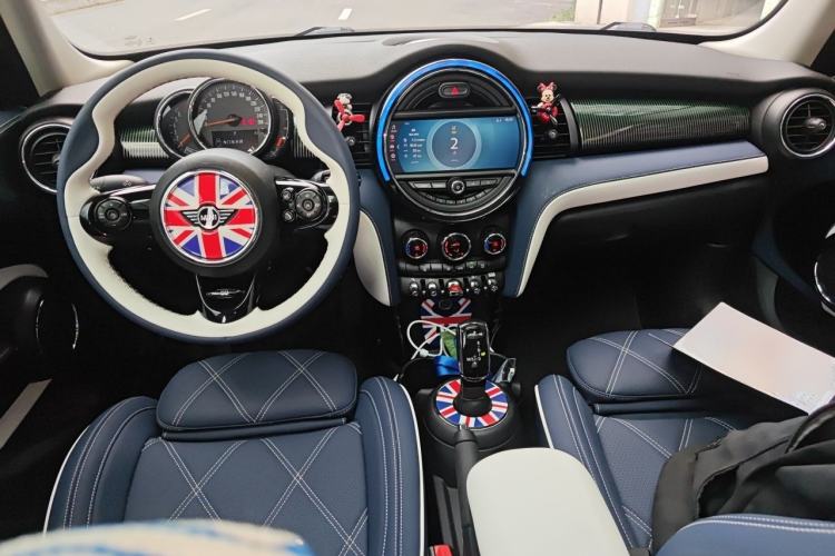 Used MINI 2019 2.0T COOPER S Classic Edition Five-Door Model Center Console