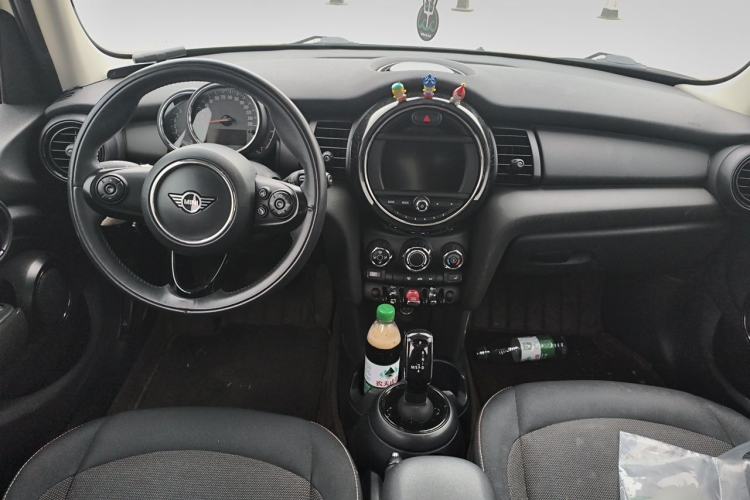 Used MINI 2019 1.5T ONE Five-Door Edition Center Console