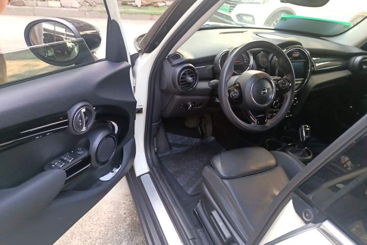 Used MINI 2019 1.5T COOPER Artist Five-Door Edition Driver Seat