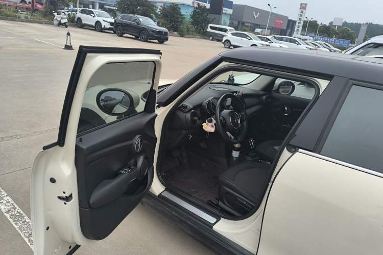 Used MINI 2019 1.5T ONE Five-Door Edition Driver Seat