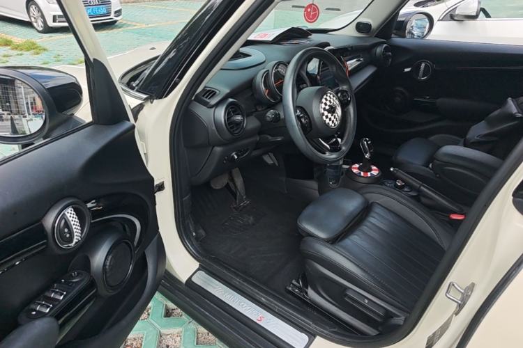 Used MINI 2019 2.0T COOPER S Artist Five-Door Edition Driver Seat