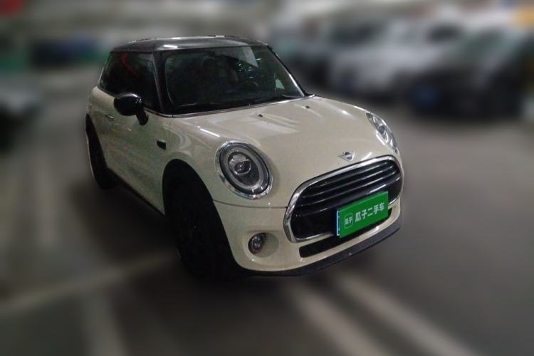 Used MINI 2019 1.5T COOPER Classic Edition Front Right 45 Deg