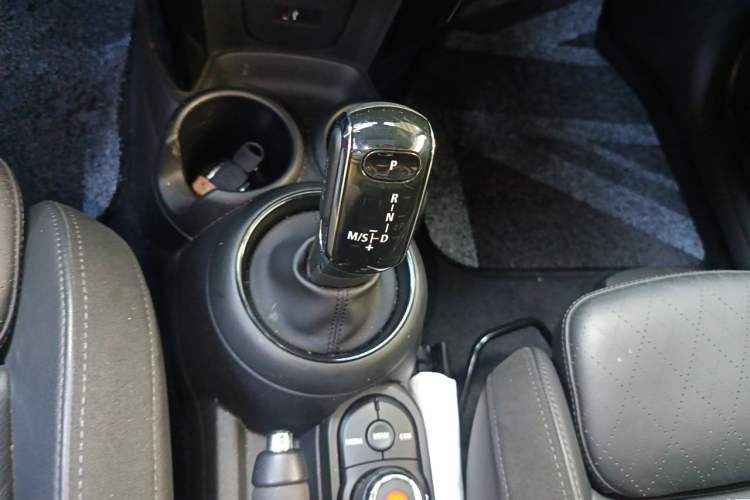 Used MINI 2019 1.5T COOPER Artist Five-Door Edition Gear Lever