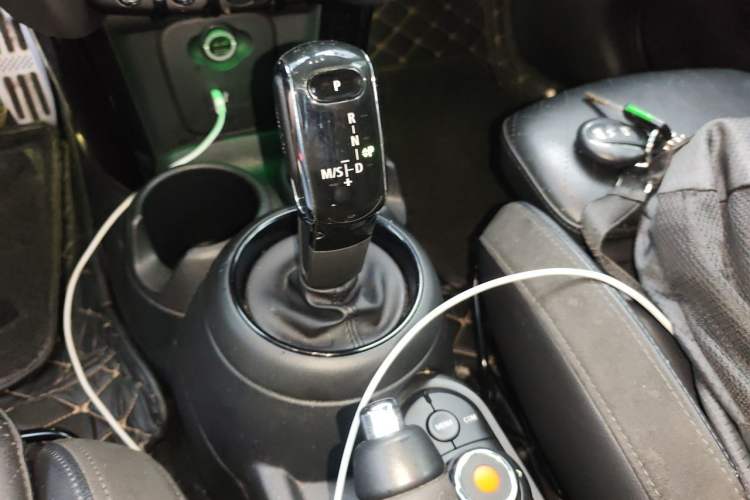 Used MINI 2019 1.5T COOPER Artist Gear Lever
