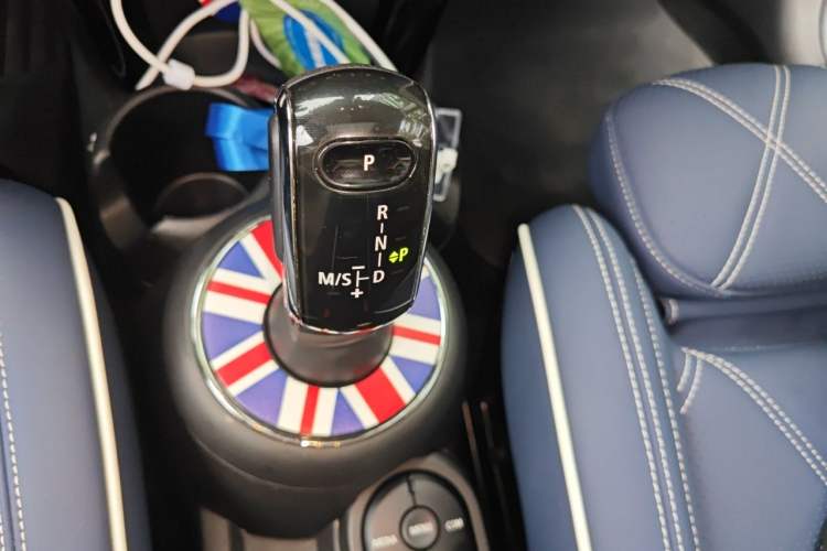 Used MINI 2019 2.0T COOPER S Classic Edition Five-Door Model Gear Lever