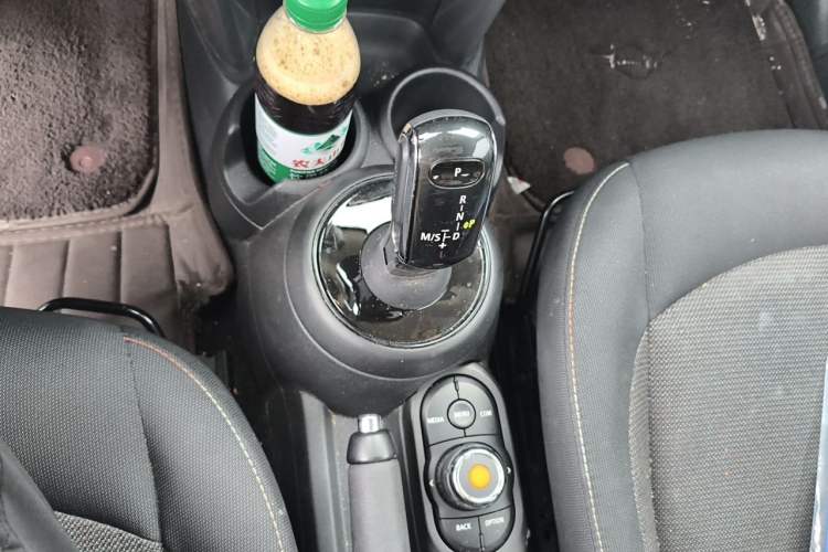 Used MINI 2019 1.5T ONE Five-Door Edition Gear Lever
