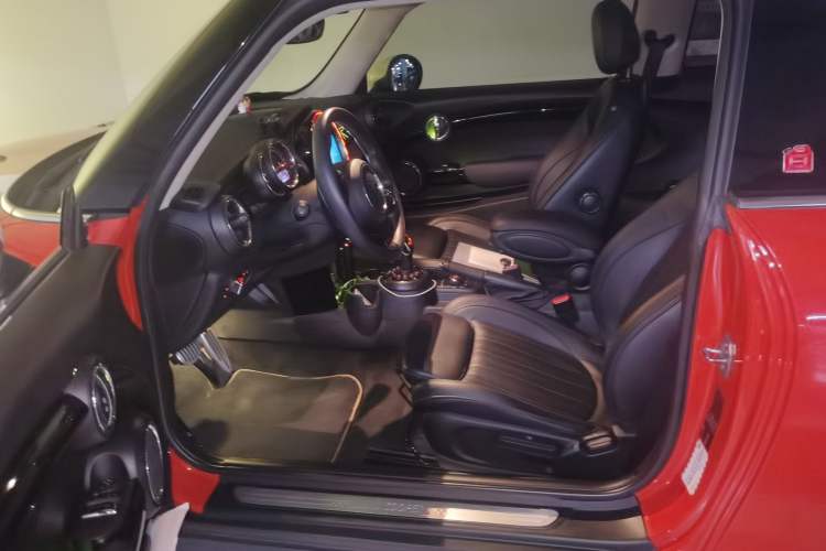 Used MINI 2019 2.0T COOPER S Artist Left Front Seat