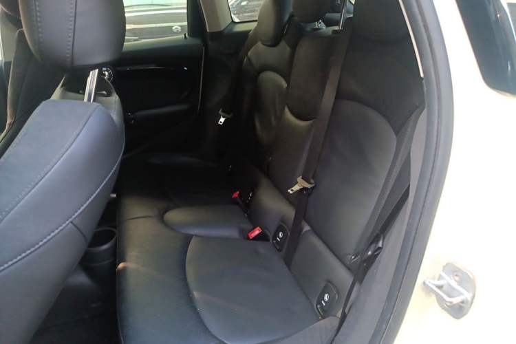 Used MINI 2019 1.5T COOPER Artist Five-Door Edition Left Rear Seat